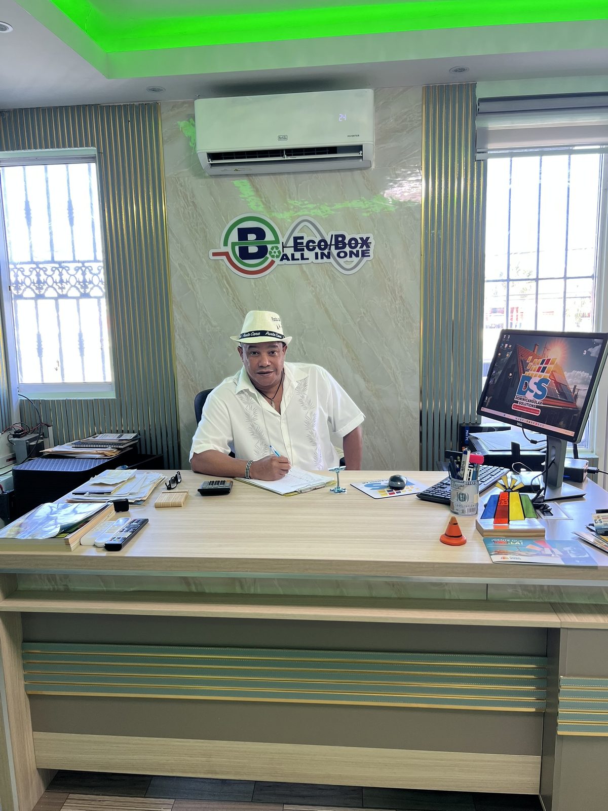 Director de DSS en oficina principal, alianza EcoBox All In One